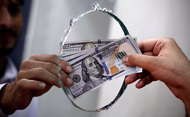 Bloomberg: доллар снижается на фоне новостей о сделке между США и Ираном