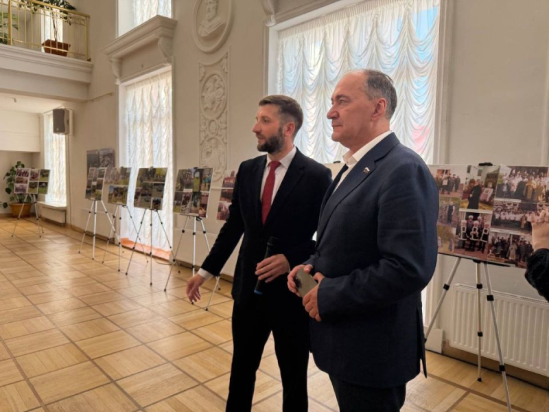 Дмитрий Белик: Посетил выставку «Казаки на Белой Руси», которая проходит в холле Дома Москвы в Минске в рамках XVI Международного фестиваля казачьей песни «Гайда».