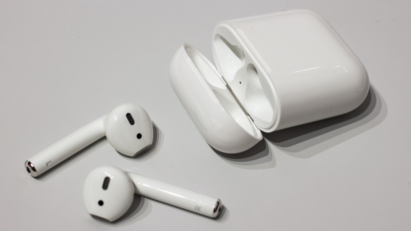 Эффект AirPods: наушники сильно меняют то, как люди взаимодействуют друг с другом в обществе