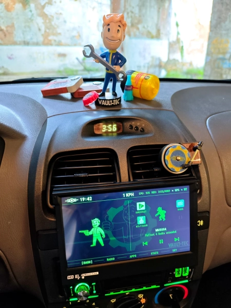 Фанат Fallout сделал интерфейс бортовой системы своего автомобиля в стиле Pip‑Boy