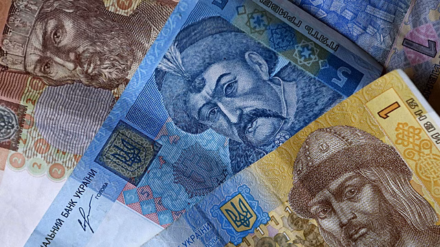 Гривна установила новый антирекорд по отношению к доллару