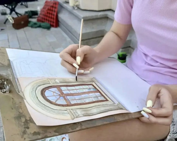 Юные севастопольские художники вышли на летние пленэры