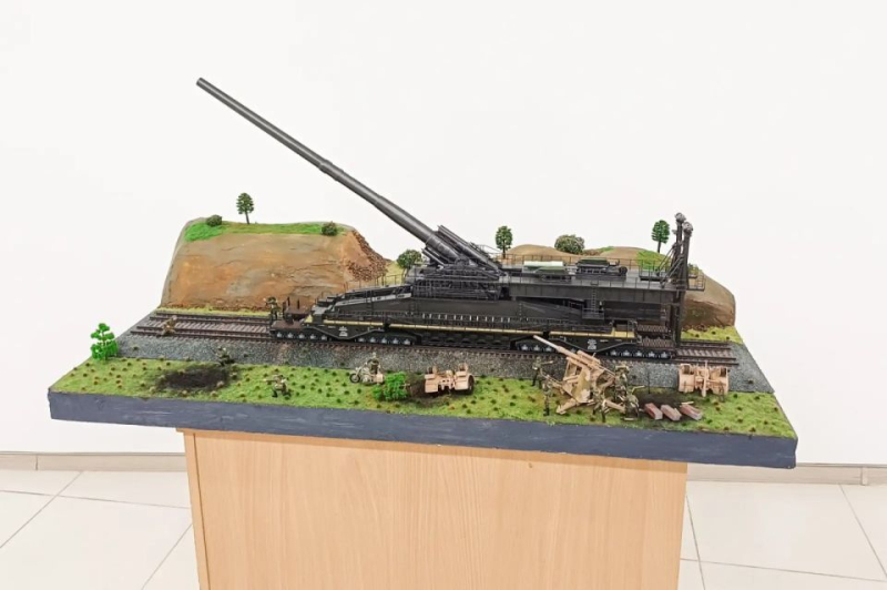 На 35-й батарее появилась одна из самых необычных моделей военной техники – копия немецкой суперпушки