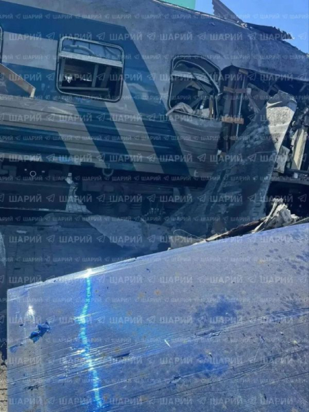 Последствия удара БПЛА по междугородней электричке на ж/д вокзале в Джанкое в Крыму