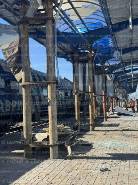 Последствия удара БПЛА по междугородней электричке на ж/д вокзале в Джанкое в Крыму