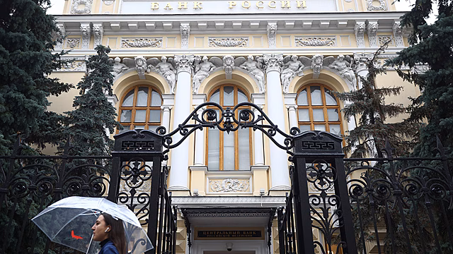 Россиянам назвали причины ослабления рубля