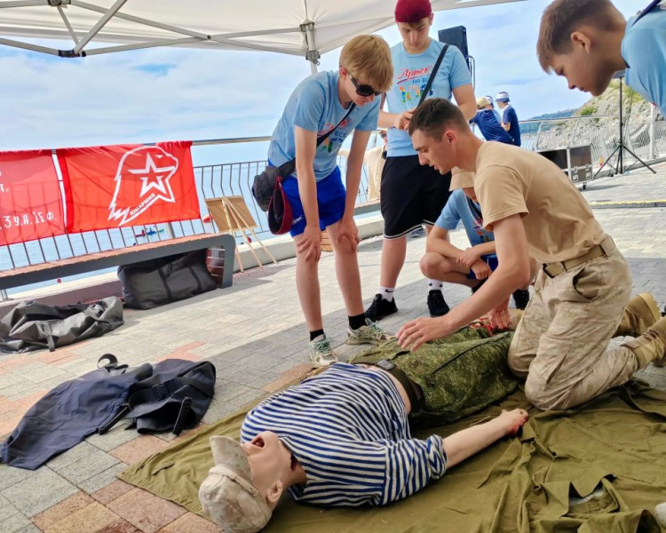 В «Артеке» состоялся Международный детский фестиваль «Пусть всегда будет солнце», приуроченный ко дню рождения «Артека»
