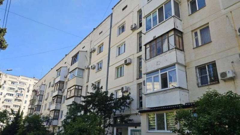 В доме №62 на проспекте Героев Сталинграда обновляют инженерные сети