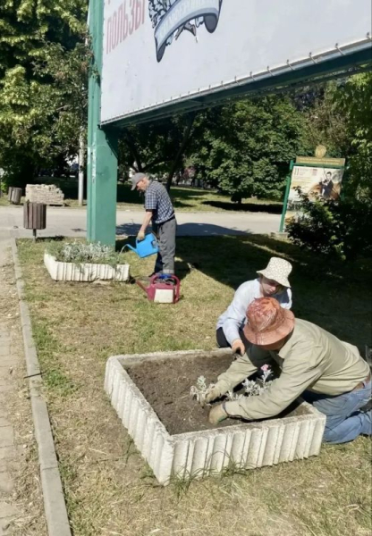 Входные группы парков Шевченко и Гагарина в Симферополе украсили цветами