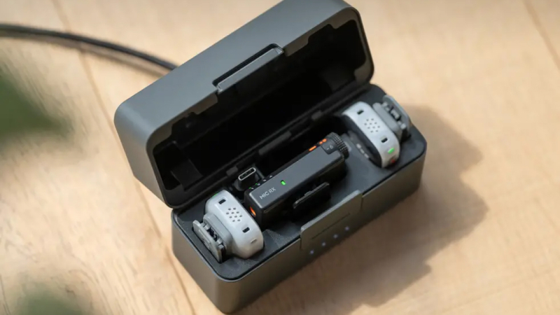 DJI выпустила Mic Mini 2S — беспроводную петличку с 32-битной записью и встроенной в передатчик памятью