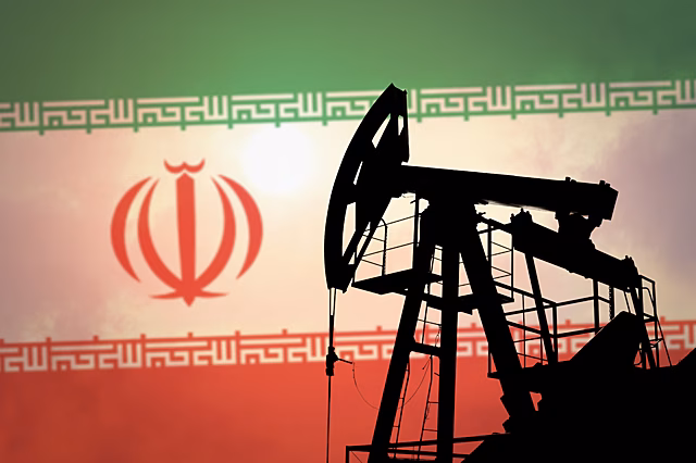Иран пригрозил перекрыть поставки нефти