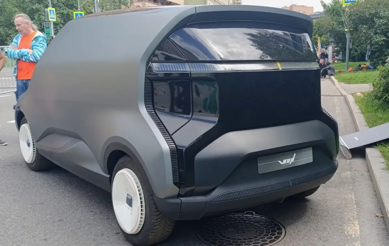 На параде элеткротранспорта представили электрический фургон Voyt LCV от «Росатома»