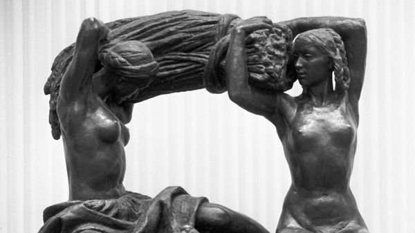 Скульптура Хлеб. Скульптор Вера Игнатьевна Мухина (1889-1953 годы). Бронза. 1939 год. Государственная Третьяковская галерея.