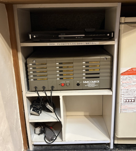 Редкие рабочие консоли Nintendo Famicombox обнаружили в&nbsp;японском отеле для&nbsp;свиданий