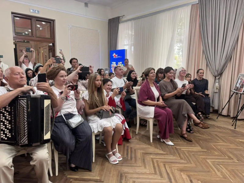 В Симферополе наградили победителей фотоконкурса «Кокошник — русское наследие»