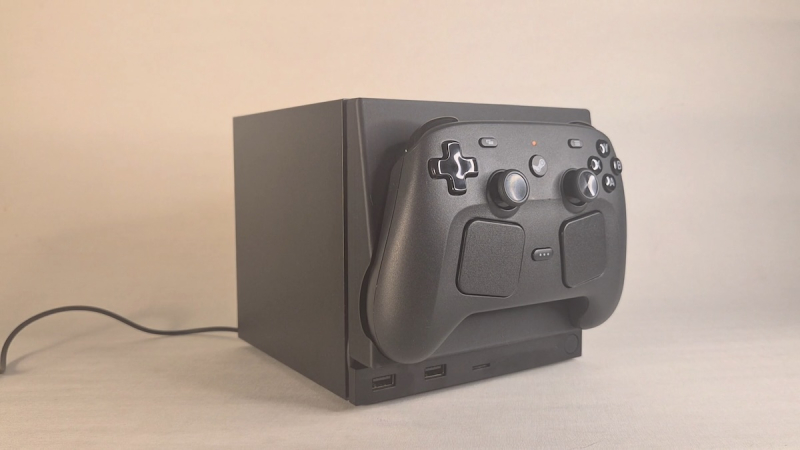 Энтузиаст сделал переднюю панель для Steam Machine с зарядкой геймпада Steam Controller