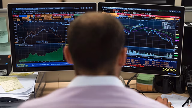 Индекс РТС превысил 900 пунктов впервые с 30 июля