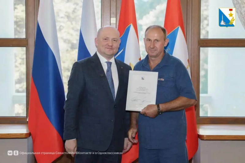 Михаил Развожаев вручил награды работникам строительной отрасли в канун профессионального праздника