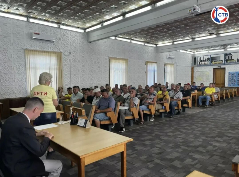 Сотрудники ГИБДД проверили автобусный парк перед началом учебного года