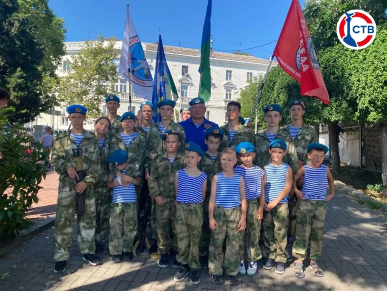 В Севастополе почтили память воинов-десантников В День Воздушно-десантных войск мероприятия начались с панихиды во Владимирском соборе-усыпальнице адмиралов. Затем участники традиционно возложили цветы к Вечному огню на...