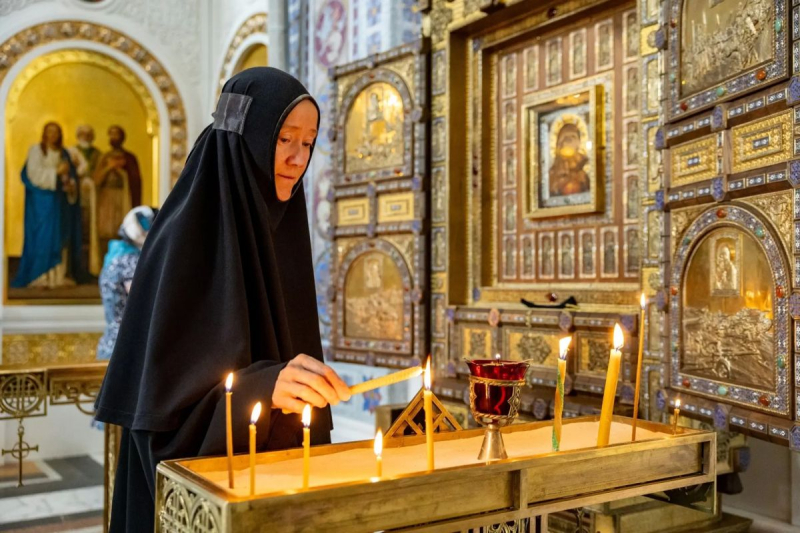 5 сентября в православных храмах совершают богослужения отдания праздника Успения Пресвятой Боговродицы