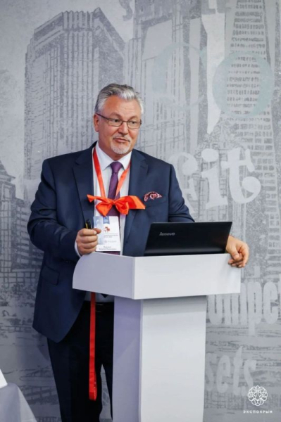 Александр Кулагин: Вместе с коллегой по депутатскому корпусу Андреем Коситченковым приняли участие в работе онкологического конгресса &amp;quot;Ефетовские чтения&amp;quot;, который прошел в рамках выставки &amp;quot;Здравоохранение
