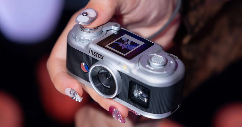 Fujifilm представила компактную цифровую камеру Instax Pal 2