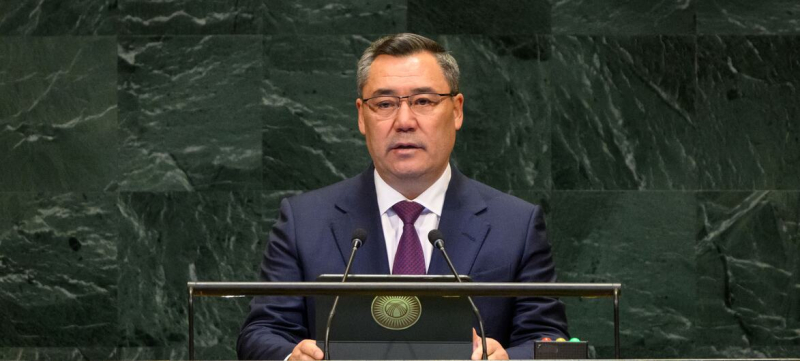 Президент Кыргызстана призвал спасти озеро Иссык-Куль от исчезновения