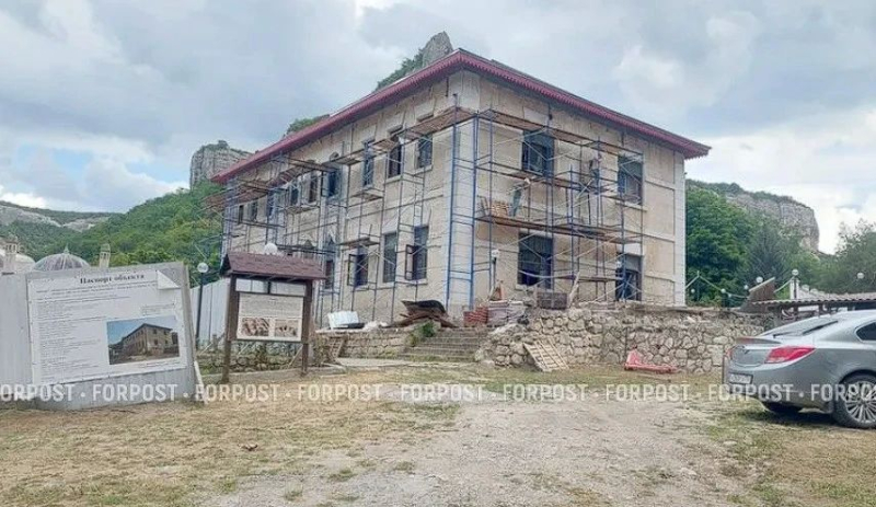 Реставрация столетнего медресе в Крыму замерла перед самым сложным этапом