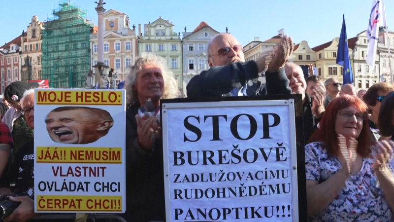 В Праге сотни людей вышли на протест против правительства Андрея Бабиша