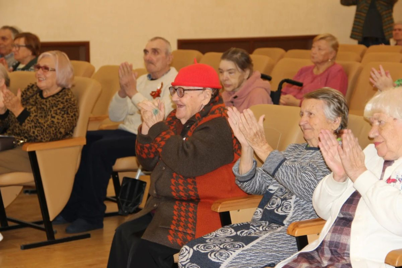 В преддверии Международного дня пожилых людей, который отмечается 1 октября, в Севастопольском доме-интернате для престарелых и инвалидов состоялся праздничный концерт