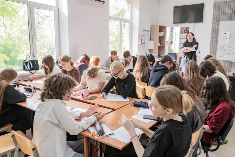 В Севастопольском профессиональном художественном колледже готовят мастеров для индустрии красоты