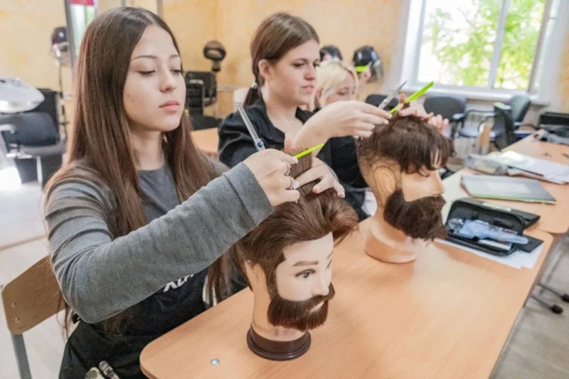 В Севастопольском профессиональном художественном колледже готовят мастеров для индустрии красоты