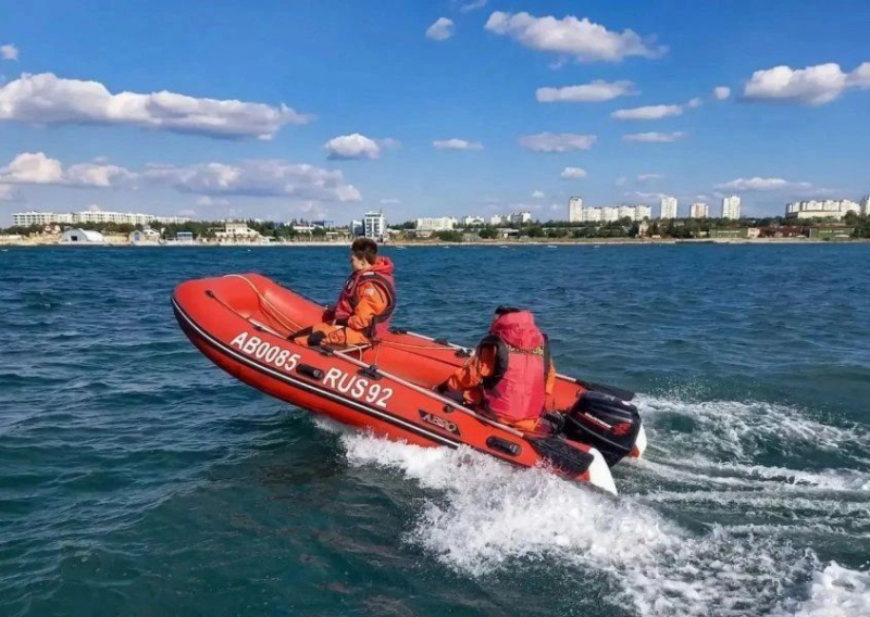 Спасатели «Омеги» отработали действия на воде в бухте Круглая