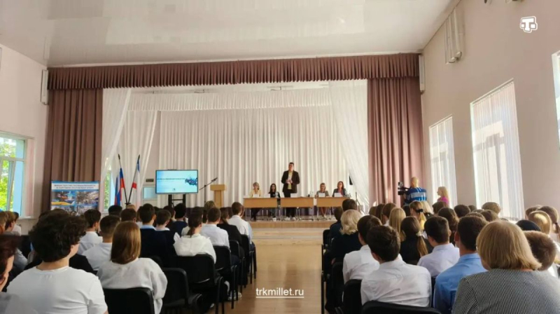 В Симферополе прошла профориентационная встреча для школьников