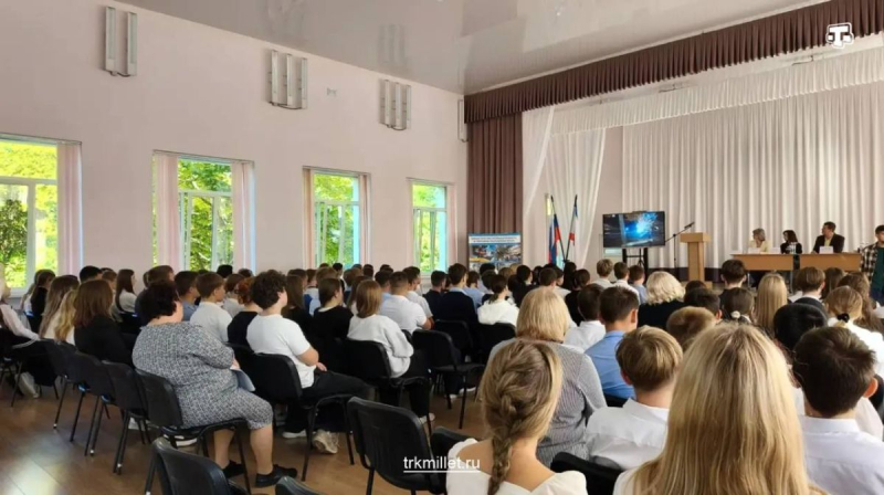 В Симферополе прошла профориентационная встреча для школьников