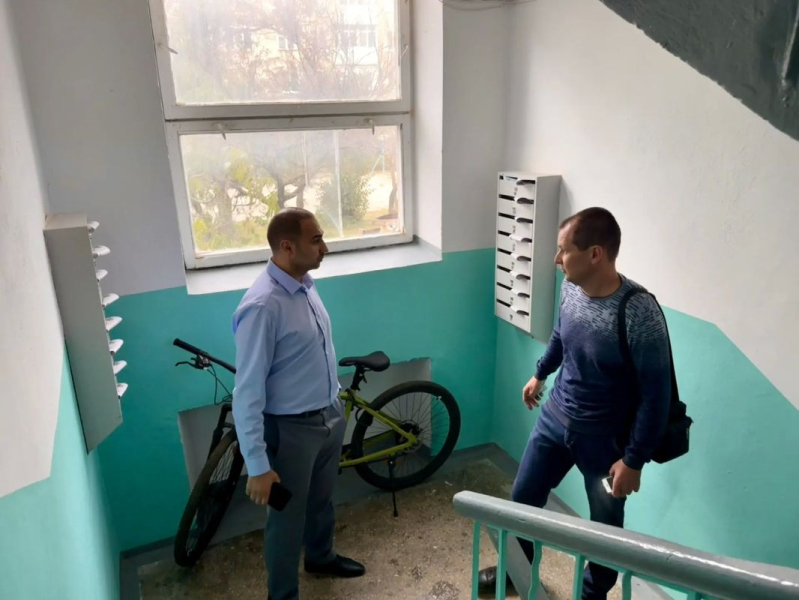 Виталий Оганесян: По итогам мониторинга, который в преддверии зимнего сезона провела Инспекция по жилищному надзору Республики Крым, в некоторых многоквартирных домах нашего города управляющим компаниям необходимо было...