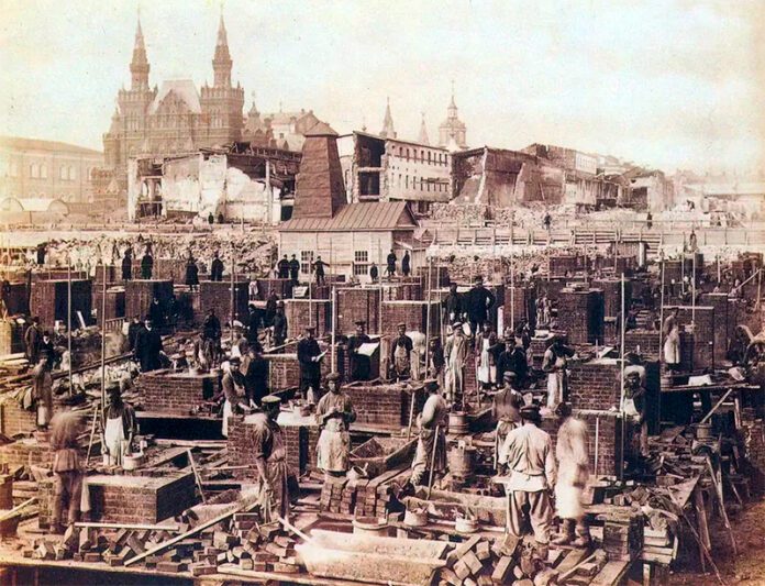 Строительство новых Торговых рядов на Красной площади. 1890 г.
