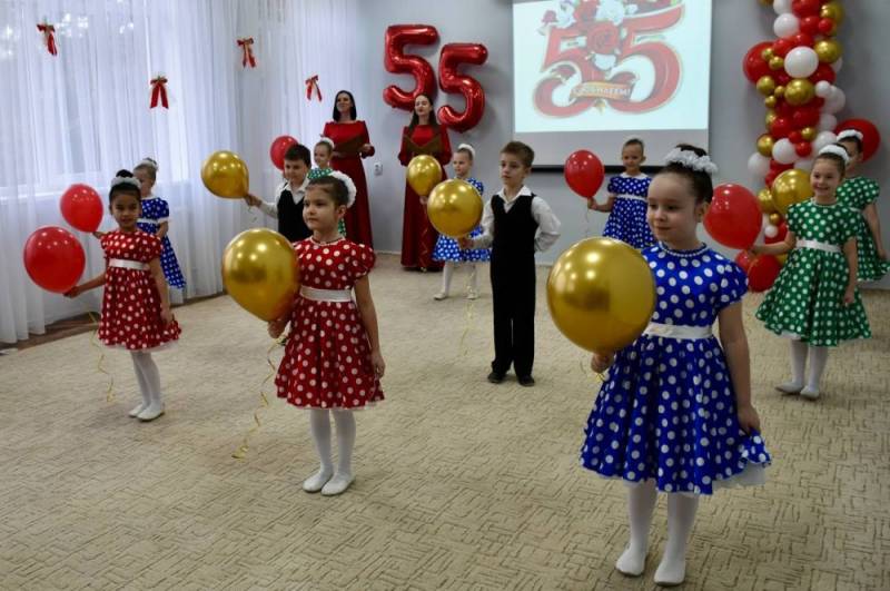 Сегодня в Гагаринском районе Севастополя праздник - детский сад № 90 отметил 55-летие со дня основания