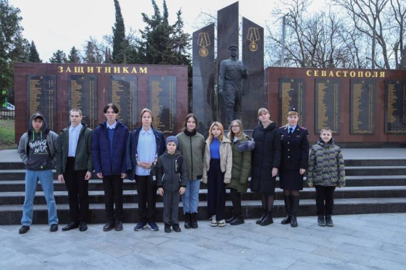 Севастопольские полицейские организовали экскурсию для детей в Народный музей Севастопольской полиции (милиции) им. М.С. Казакевича