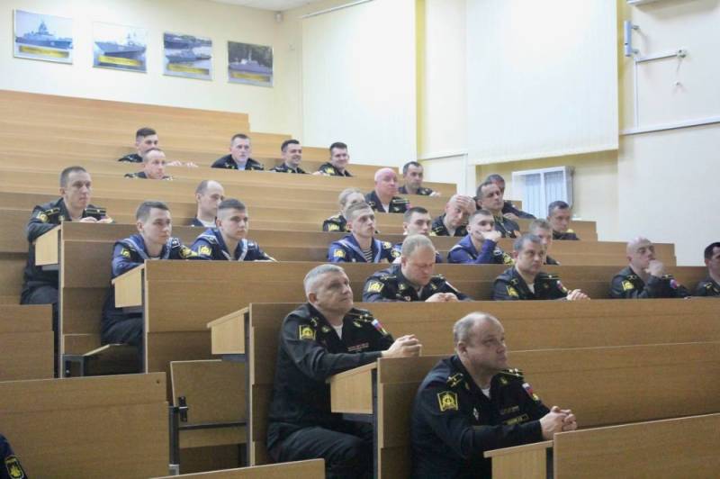Сотрудники Госавтоинспекции провели профилактическую беседу с севастопольскими военнослужащими