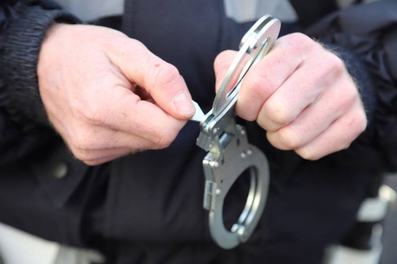В Севастополе сотрудники Госавтоинспекции задержали подозреваемого в открытом хищении денег у водителя маршрутки