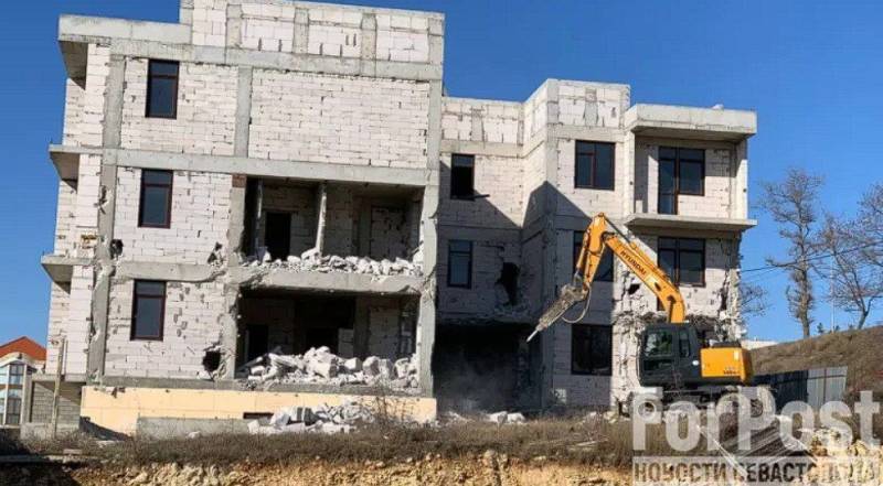 Владелец участка на ул. Генерала Мельника, 80 потребовал от властей Севастополя заново отстроить снесенный дом